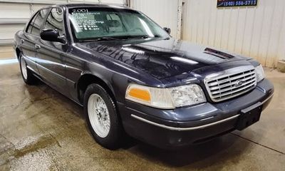 2001 Ford Crown Victoria LX