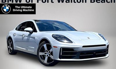 2025 Porsche Panamera 4