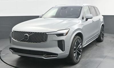 2026 Volvo XC90 Plus Bright