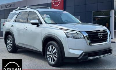 2024 Nissan Pathfinder SL
