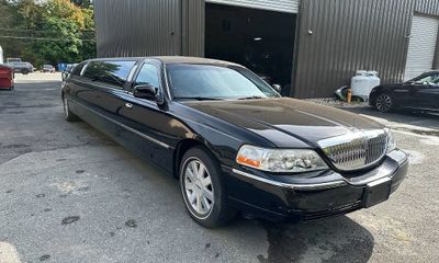 2005 Lincoln Town CAR Executive