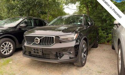 2024 Volvo XC40 Plus Bright