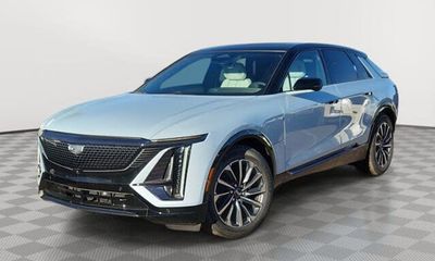 2025 Cadillac Lyriq Sport 2