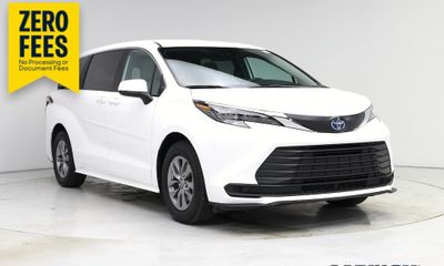 2025 Toyota Sienna LE