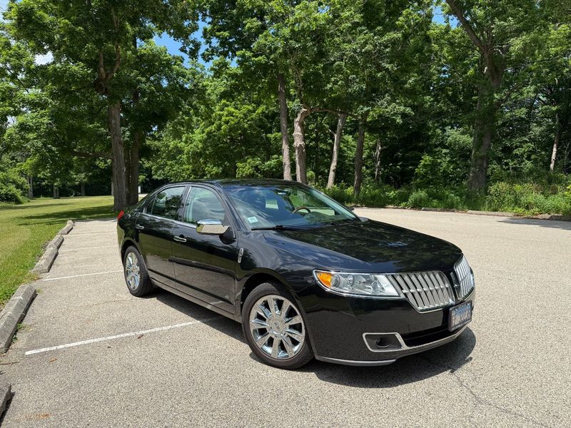 2011 Lincoln MKZ — a typically priced live listing