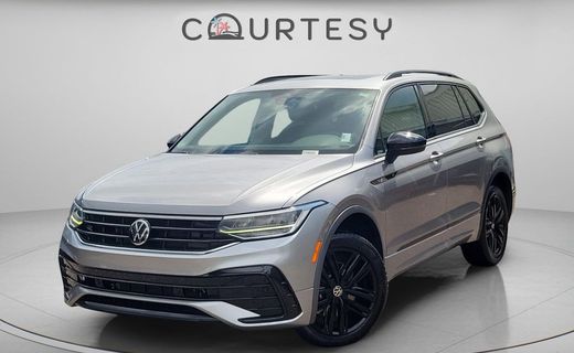 2022 Volkswagen Tiguan SE Black