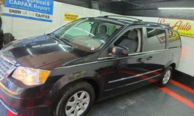 2011 Chrysler Town AND Country Touring