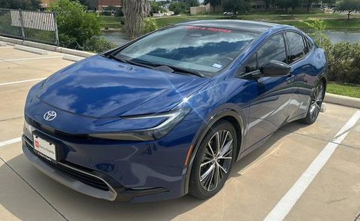 2025 Toyota Prius LE