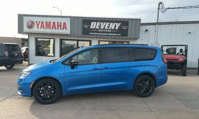 2026 Chrysler Pacifica Select