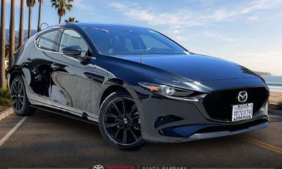 2023 Mazda MAZDA3 Premium Package