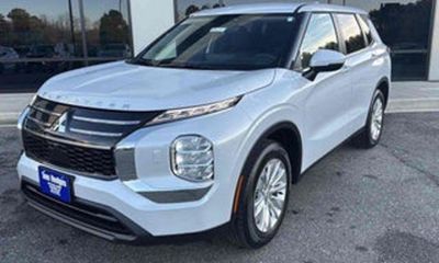 2026 Mitsubishi Outlander ES