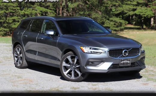 2019 Volvo V60CC Momentum