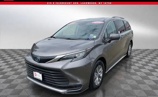 2024 Toyota Sienna LE
