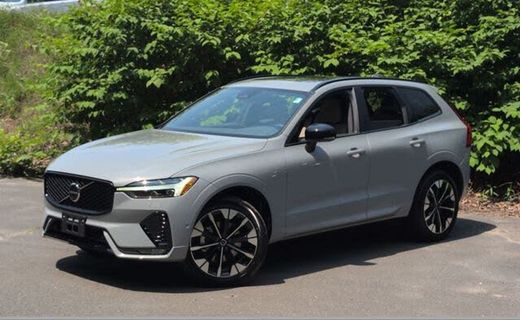 2026 Volvo XC60 Plus Dark