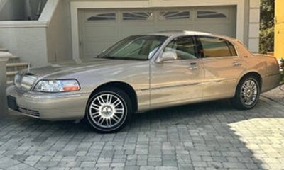 2007 Lincoln Town CAR Signature Limited