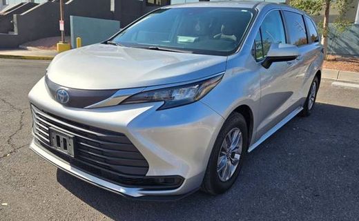 2024 Toyota Sienna LE