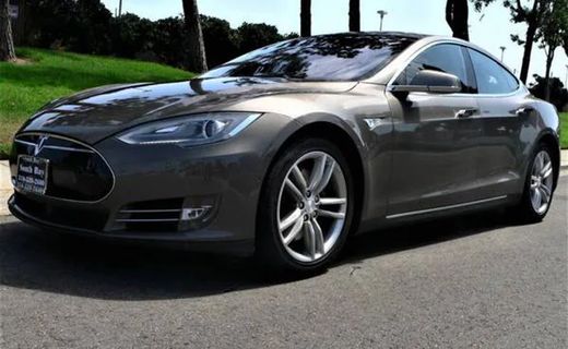 2015 Tesla Model S 70D