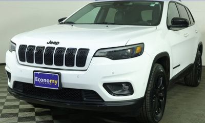 2023 Jeep Cherokee Altitude LUX