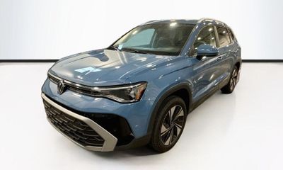 2025 Volkswagen Taos 4MOTION SE