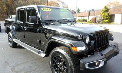 2021 Jeep Gladiator Sport