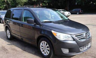 2012 Volkswagen Routan SE