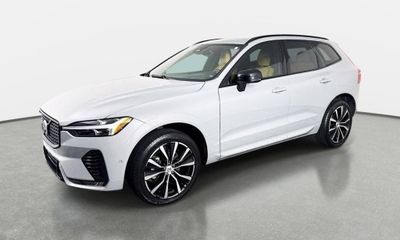 2024 Volvo XC60 Ultimate Dark