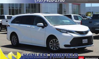 2022 Toyota Sienna LE