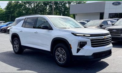 2025 Chevrolet Traverse LT