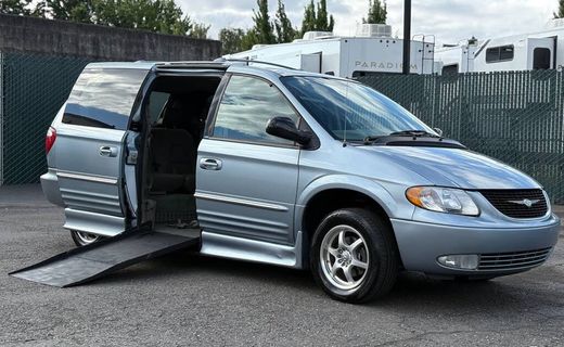 2003 Chrysler Town AND Country Limited