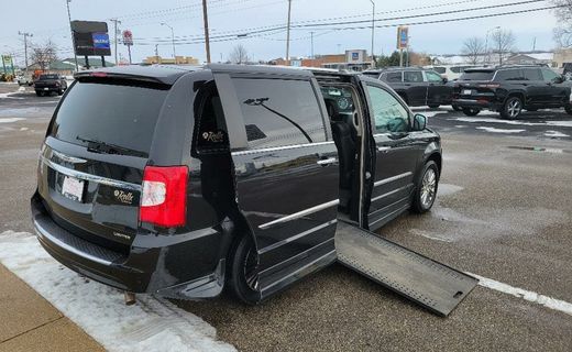 2011 Chrysler Town AND Country Limited
