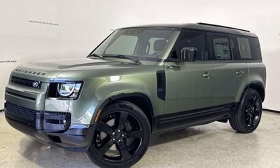 2026 Land Rover Defender 110 SE