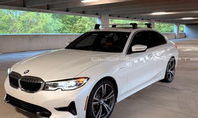 2021 BMW 330e Hybrid Plug
