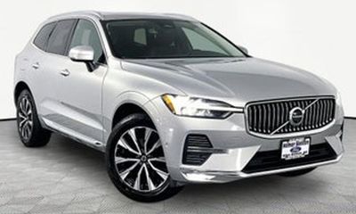 2023 Volvo XC60 Plus Bright