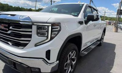 2023 GMC Sierra SLT