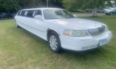 2003 Lincoln Town CAR Executive