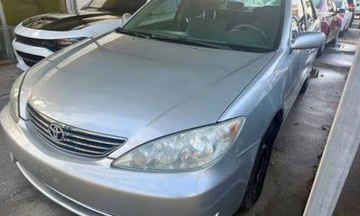 2005 Toyota Camry LE