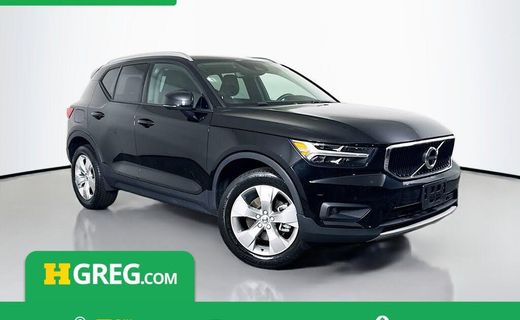 2022 Volvo XC40 Momentum