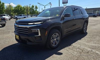 2025 Chevrolet Traverse LT
