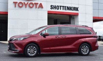 2024 Toyota Sienna XLE