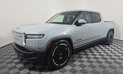 2025 Rivian R1T Adventure