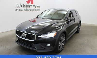 2026 Volvo V60CC Plus