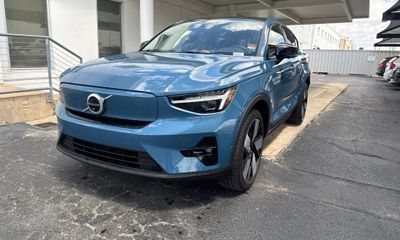 2023 Volvo C40 Ultimate Dark