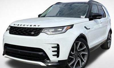 2025 Land Rover Discovery P360 Dynamic SE