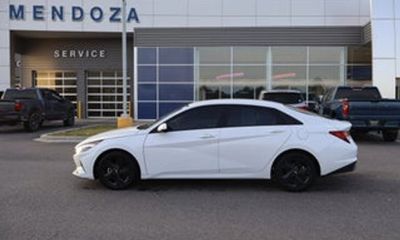 2022 Hyundai Elantra SE