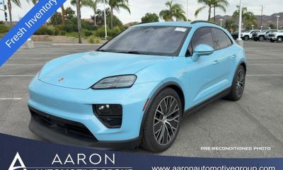 2025 Porsche Macan 4S Electric