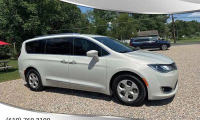 2017 Chrysler Pacifica Touring L Plus
