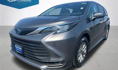 2024 Toyota Sienna LE