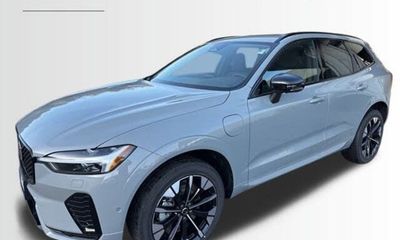 2026 Volvo XC60 Plus Dark