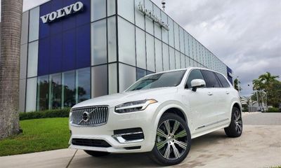 2024 Volvo XC90 Plus Bright