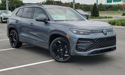 2026 Volkswagen Tiguan SE Black